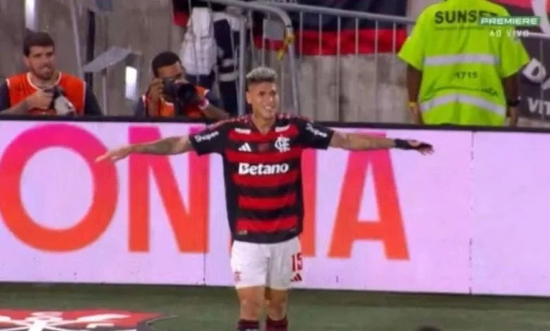 Que bola de Arrascaeta, Carrascal não desperdiça e faz golaço em clássico Flamengo x Santos pelo Brasileirão