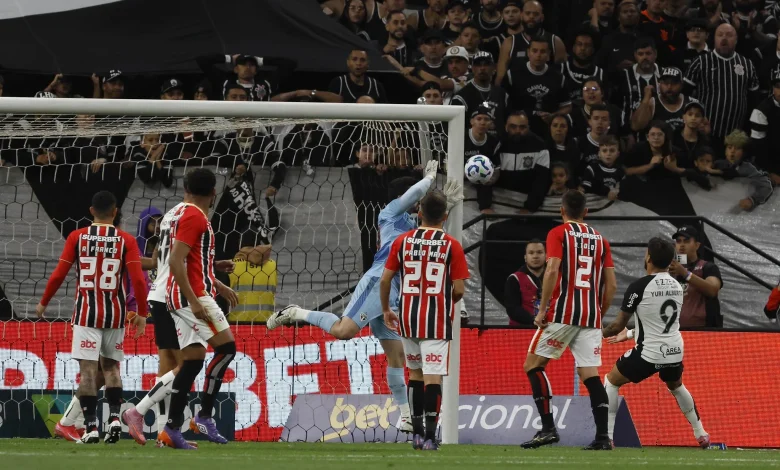 Rafael lamenta erros do São Paulo no clássico e fala em “quatro finais” por Libertadores