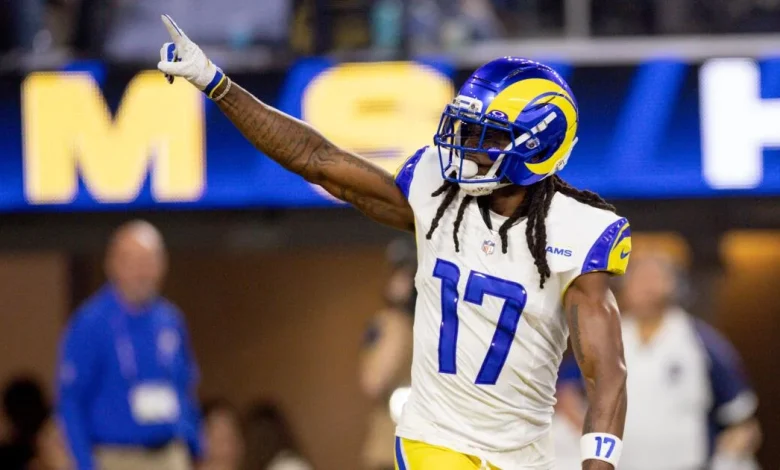 Rams surge to top of NFC, blowing out Buccaneers for their sixth straight win