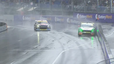 Randle crash halts Friday Adelaide Supercars race