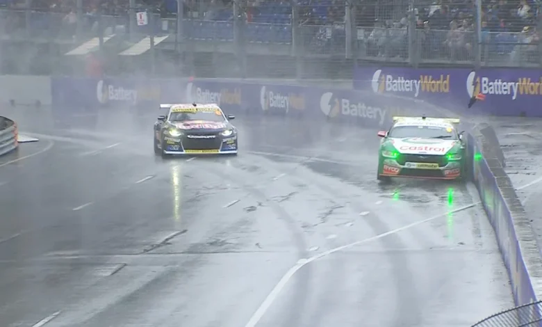 Randle crash halts Friday Adelaide Supercars race