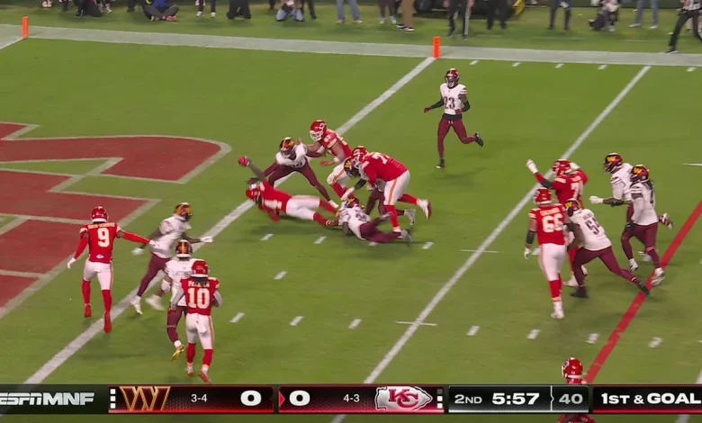 Rashee Rice Stretches for 7 Yards on Rush up the Middle