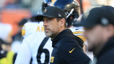 Report: Aaron Rodgers has "at least" three fractures in left wrist