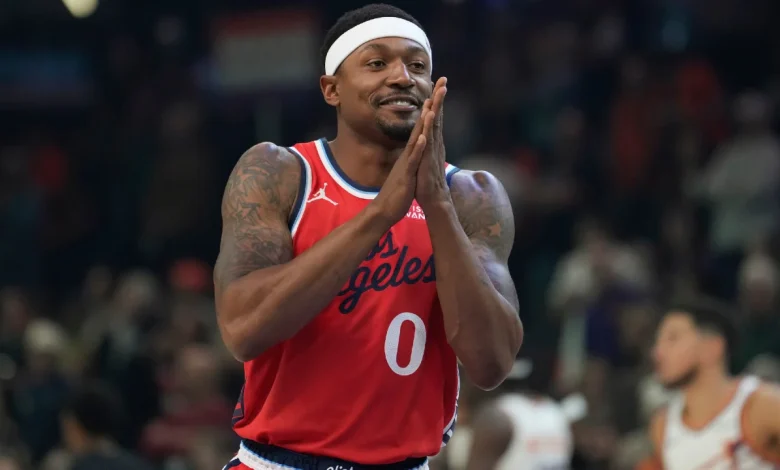 Report: Clippers' Beal to have season-ending surgery on fractured hip