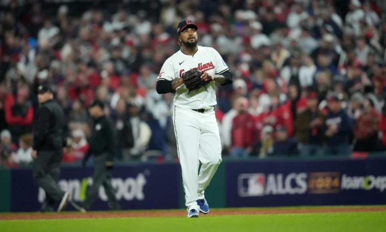 Reports: Guardians' Clase, Ortiz indicted on betting-related charges