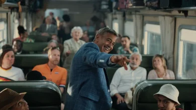 Review: George Clooney explores the inner life of a movie star in 'Jay Kelly'