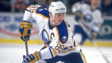 Revisiting Mogilny's defection, record-setting season ahead of his HOF induction