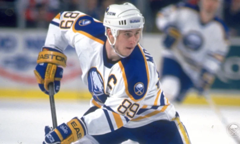 Revisiting Mogilny's defection, record-setting season ahead of his HOF induction