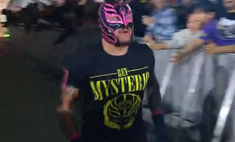 Rey Mysterio Returns To Ring For First Match In Over Half A Year During 11/17 WWE RAW