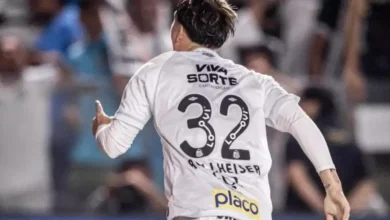 Rollheiser celebra gol no clássico e agradece apoio da torcida do Santos: "Fizemos um grande jogo"