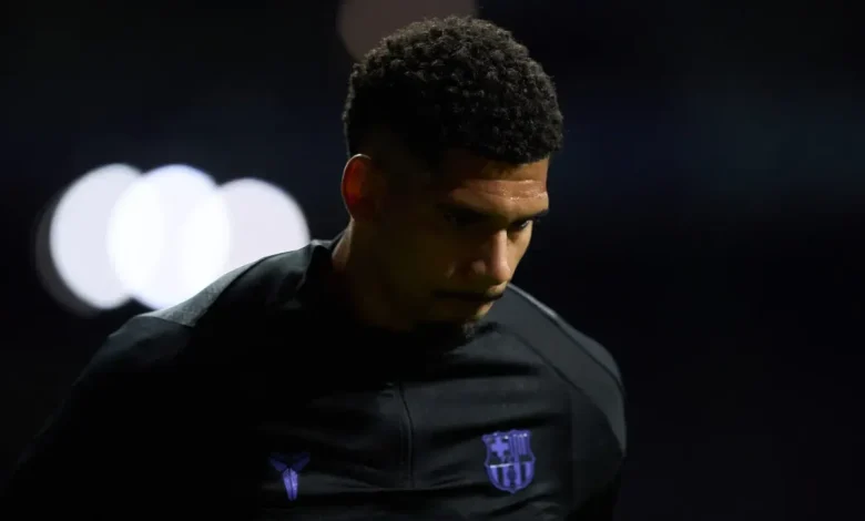 Ronald Araújo é expulso e complica Barcelona contra o Chelsea na Champions League