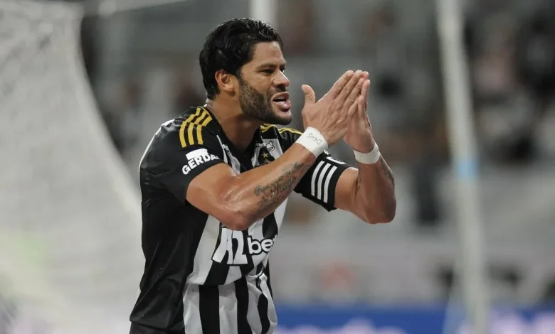 Ronaldo ‘seca’ Hulk em Atlético x Fortaleza: ‘Espero que não faça gols’