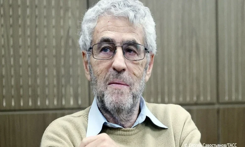 Russian court sentences politician Leonid Gozman to 10 years in absentia