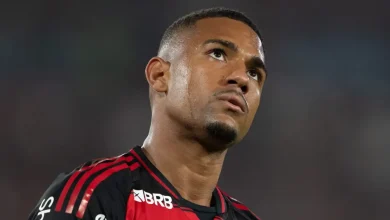 Samuel Lino protagoniza lance curioso com Everson em Atlético-MG x Flamengo após cumprimentar defesa