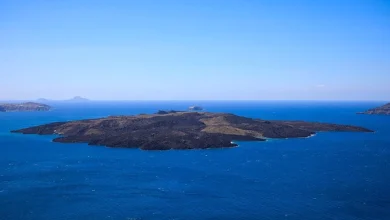 Santorini Quakes Caused by Magma Equal to 20 Giza Pyramids