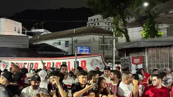 São Paulo desafia Flamengo em Vila Belmiro, enquanto torcedores aguardam reviravolta em clássico decisivo
