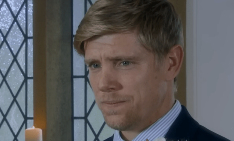 'Screaming' Emmerdale fans obsessed with saucy reunion of iconic couple