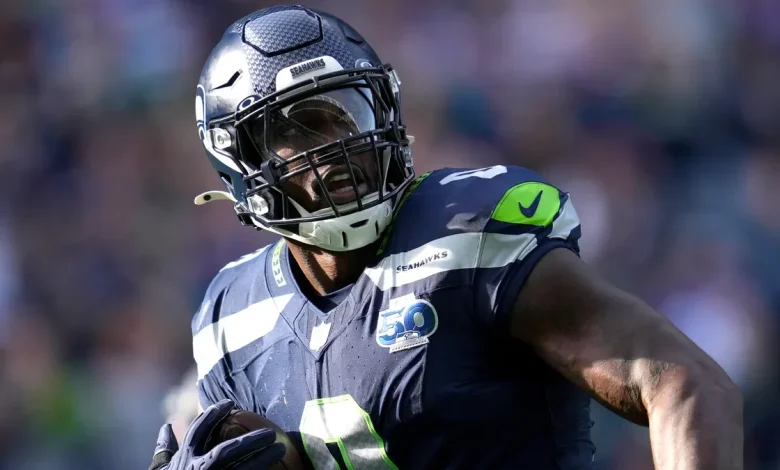 Seahawks' DeMarcus Lawrence ties record with 2 TDs vs. Cardinals