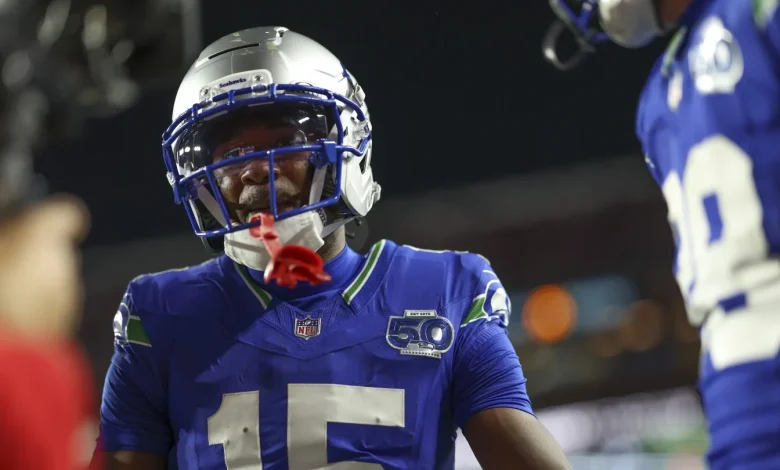 Seahawks score two TDs in 11 seconds, lead Commanders 21-0