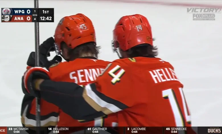 Sennecke strikes first