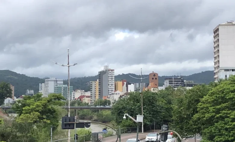 Sexta-feira será de tempo instável e risco de temporais isolados em Blumenau e região