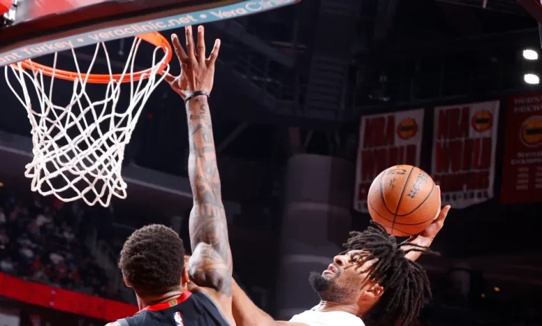 Sharpe Keeps Up Solid Play as Blazers Struggle