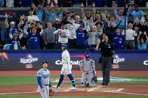 Shohei Ohtani collapsed.LA Dodgers pitching and hitting player Shohei Ohtani started Game 7 of the W..