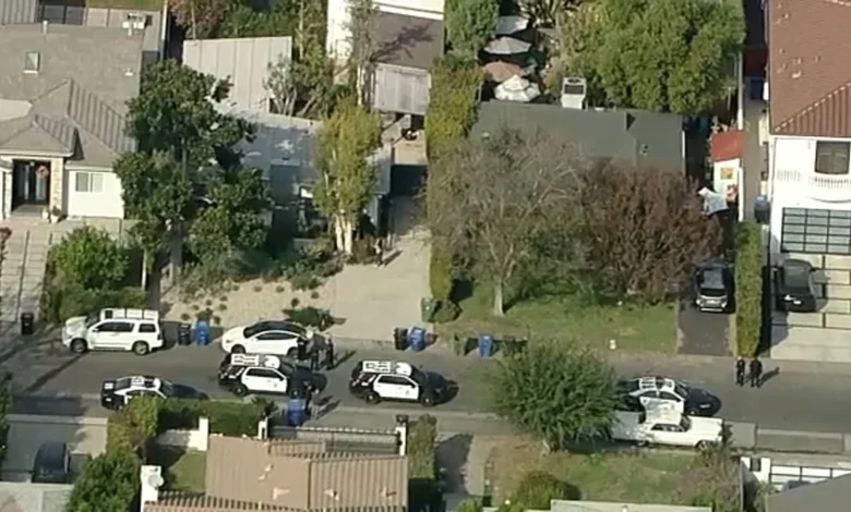 Shots fired during home invasion robbery in Sherman Oaks; suspects sought