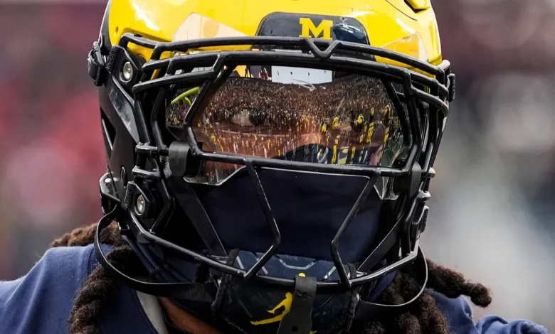 Should Michigan's Jaishawn Barham been ejected for headbutting ref?