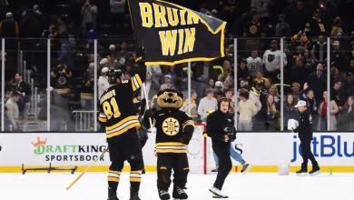 Sidney Crosby Curiously Lagging Behind in Early Race for Hart Trophy