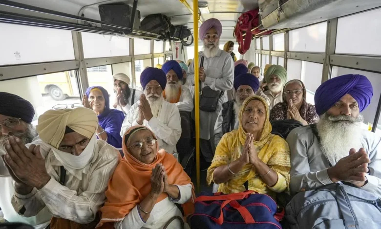 Sikh pilgrims enter Pakistan, first major crossing since May conflict