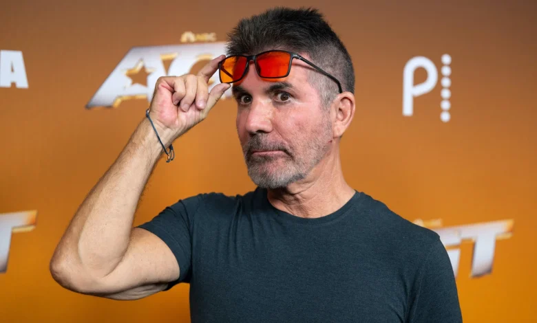 Simon Cowell says he is "not a fan of Bob Dylan"