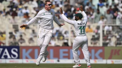Simon Harmer takes 2 wickets in an over to leave India at 42/4 in IND vs SA 2025 2nd Test [Watch]