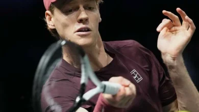 Sinner routs Zverev to reach Paris final