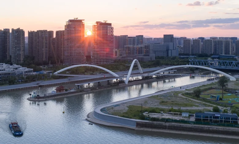 "Sinuous structural system" supports Hangzhou footbridge by Zaha Hadid Architects