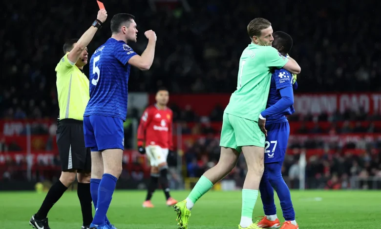 😳 Slap for team-mate: Premier League player loses the plot