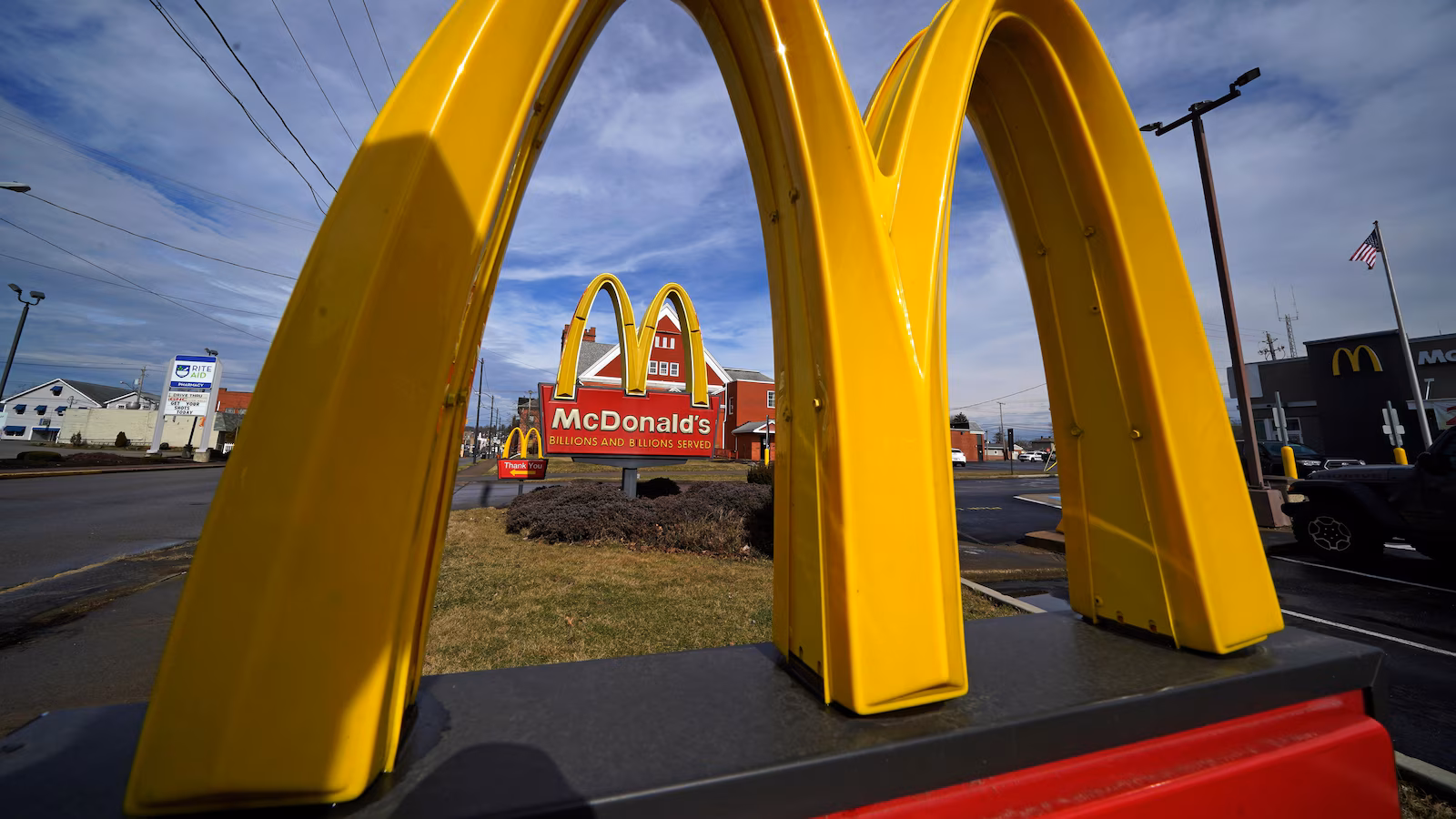 Snack Wraps' return helps boost McDonald's third quarter sales