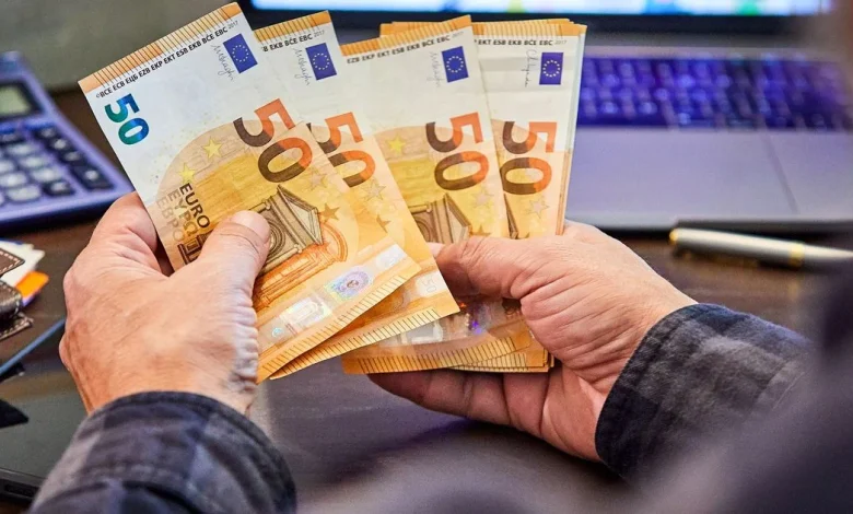 Social welfare increased payment to be worth over €1,000 per year as thousands more eligible