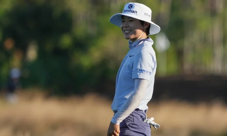 Somi Lee leads LPGA Tour finale with 8-under in Round 1