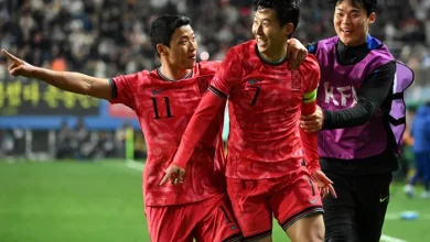 Son Heung-min and Lee Jae-sung smile at the first goal