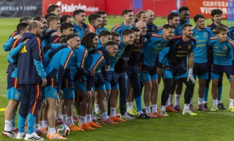 Sorpresa de lujo para España en el último entrenamiento en Sevilla