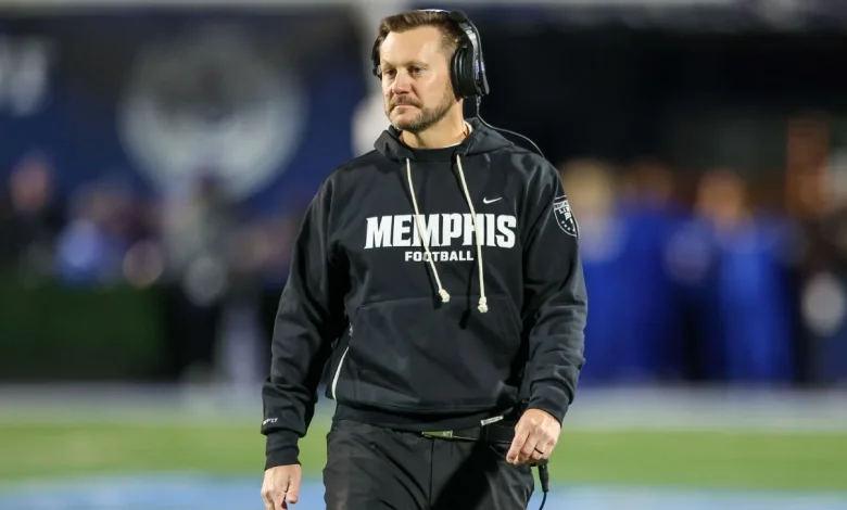 Sources: Arkansas hiring Silverfield as new HC