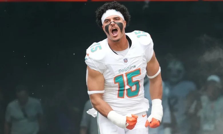 Sources: Eagles land Phillips in Dolphins trade