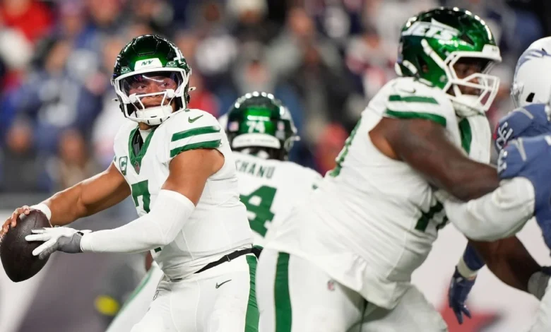 Sources: Jets benching QB Fields, to start Taylor