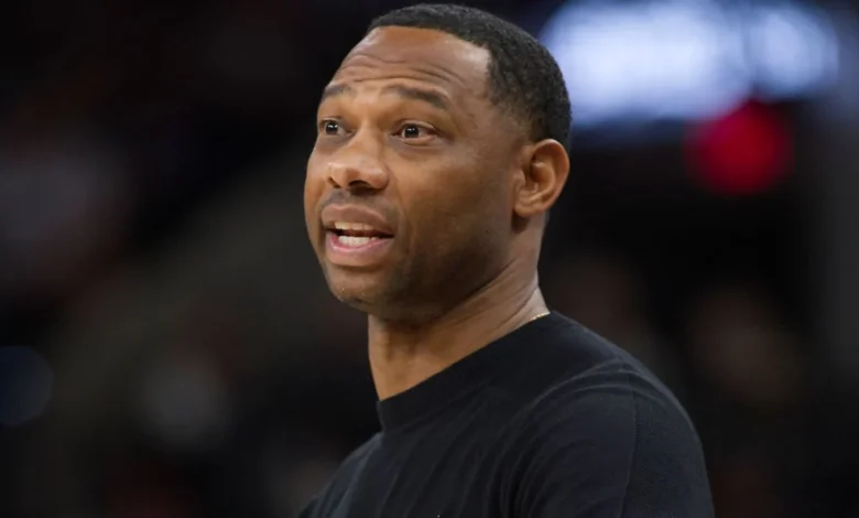 Sources: Pelicans, at 2-10, fire Green as coach