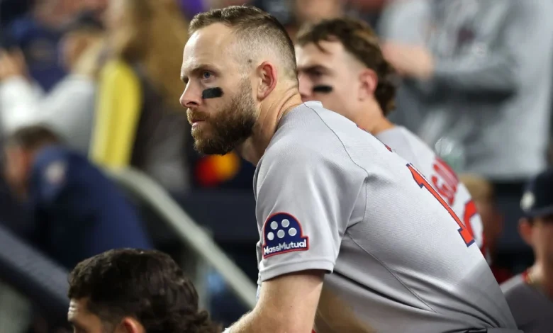 Sources: Story opts to stay with Red Sox in '26