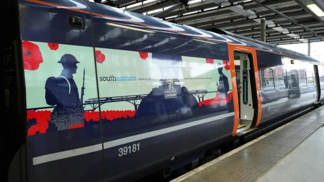 Southeastern unveils Armed Forces tribute on London Poppy Day