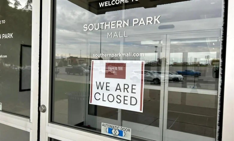 Southern Park Mall to reopen Monday afternoon after 'operational safety concerns'