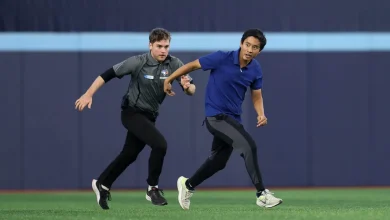 Spectator jumps on Rogers Centre field, disrupts play in Game 6 of World Series - The Athletic