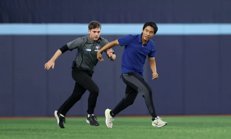 Spectator jumps on Rogers Centre field, disrupts play in Game 6 of World Series - The Athletic